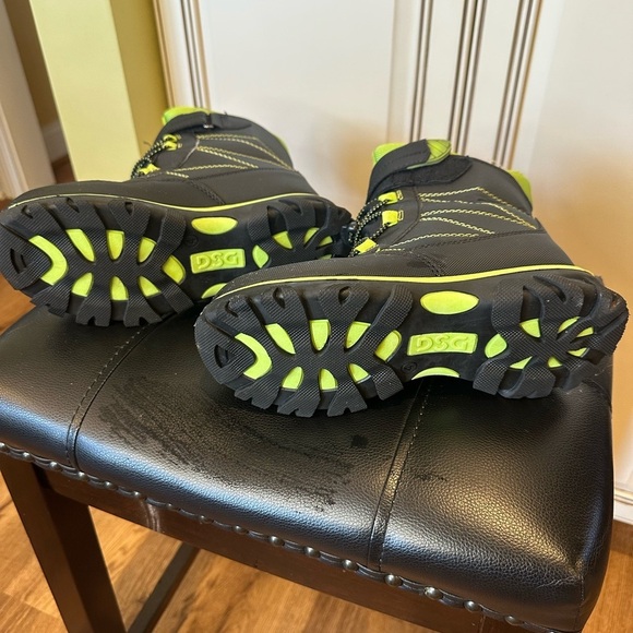 Kids Black and Green Shoes - Picture 4 of 4